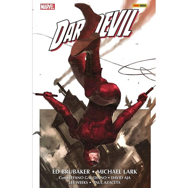 MARVEL OMNIBUS. DAREDEVIL DE ED BRUBAKER Y MICHAEL LARK 01 | 9788410497481 | BRUBAKER, ED / LARK, MICHAEL / AJA, DAVID