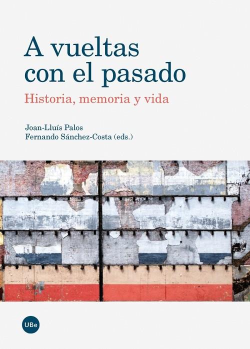A VUELTAS CON EL PASADO | 9788447537105 | VARIOS AUTORES