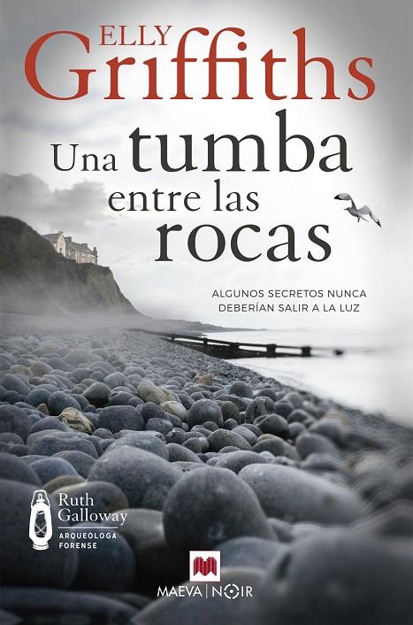 TUMBA ENTRE LAS ROCAS, UNA | 9788419110121 | GRIFFITHS, ELLY