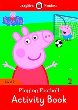 PEPPA PIG: PLAYING FOOTBALL. ACTIVITY BOOK (LADYBIRD) | 9780241319611 | TEAM LADYBIRD READERS
