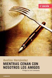 MIENTRAS CENAN CON NOSOTROS LOS AMIGOS | 9788415934103 | HERNANDEZ, AVELINO