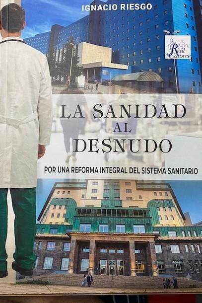 SANIDAD AL DESNUDO, LA | 9788412983999 | RIESGO, IGNACIO