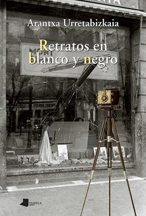 RETRATOS EN BLANCO Y NEGRO | 9788476819098 | URRETABIZKAIA, ARANTXA