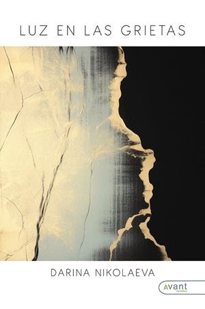 LUZ EN LAS GRIETAS | 9788419763921 | NIKOLAEVA, DARINA